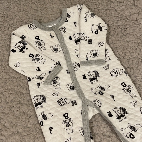 6-9M Baby Onesie Bundle 🪐👾🐻 - Picture 4 of 6
